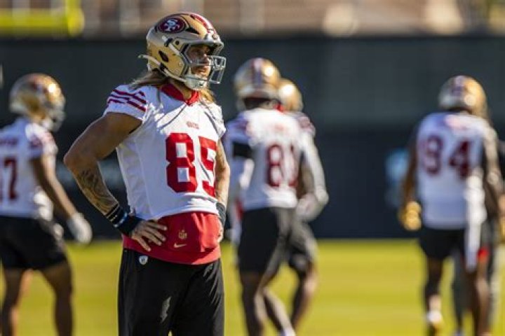 LOOK 49ers player shades team over Kittle contract situation