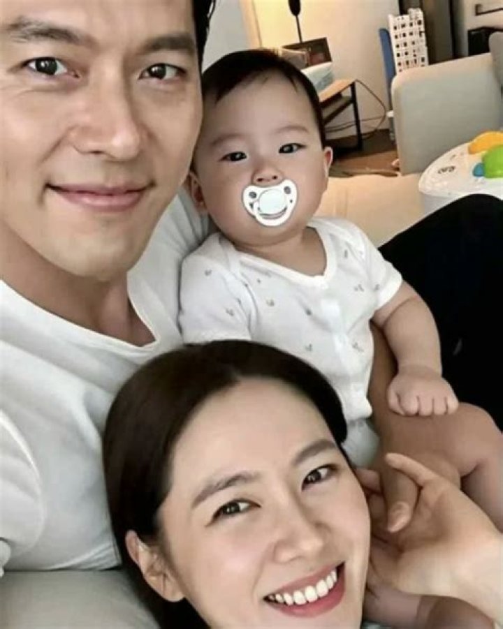 Son Ye Jin parents became emotional and warmly hugs Hyun Bin in their